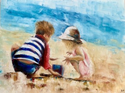 Peinture acrylique et huile représentant deux enfants faisant des pâtés sur la plage. Au loin la mer