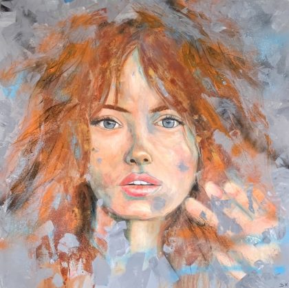 Grey – Portrait de femme contemporain Entre douceur et caractère, Grey attire le regard par l'intensité de ses yeux bleus et la lumière de sa chevelure rousse. Les touches orangées contrastent avec le fond gris texturé, dans un esprit street art contemporain. Ce portrait de femme apporte une présence singulière à un intérieur. Une œuvre qui attire le regard et laisse chacun imaginer sa propre histoire.